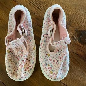 Cienta Floral MaryJanes Sneakers